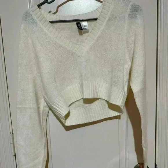 Divided Sweaters - Cropped V-Neck sweater